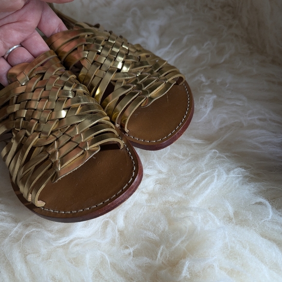 Tory Burch Golden Woven Huarache Sandals - Picture 4 of 9